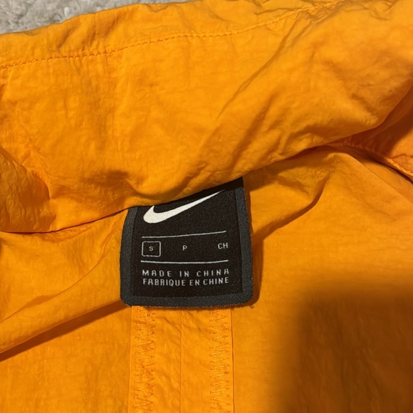 Women’s Orange Nike Jacket size Small - Picture 3 of 4